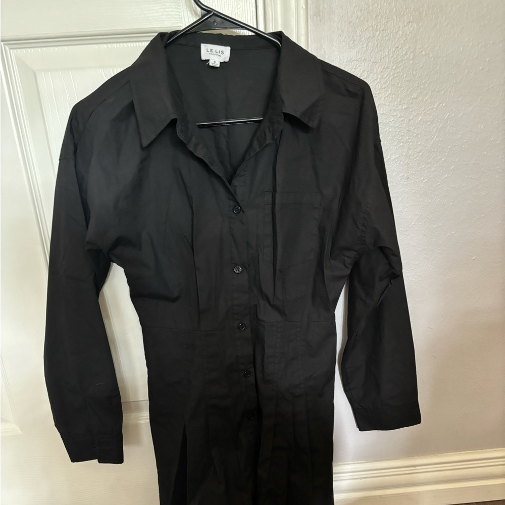 Button up boutique dress never worn!!